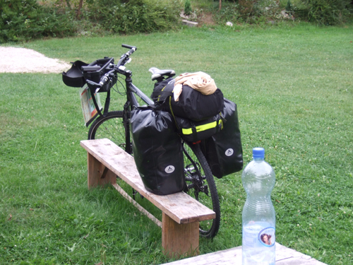 DSCF4977 Muss reichen: Tasche links, Tasche rechts. Zelt, Schlafsack, Fronttasche.